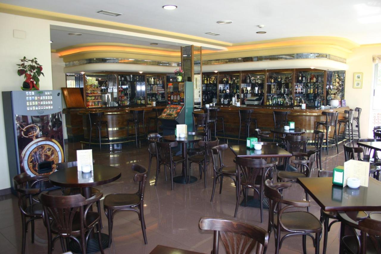 Hotel Os Caracoles Pereiro de Aguiar エクステリア 写真