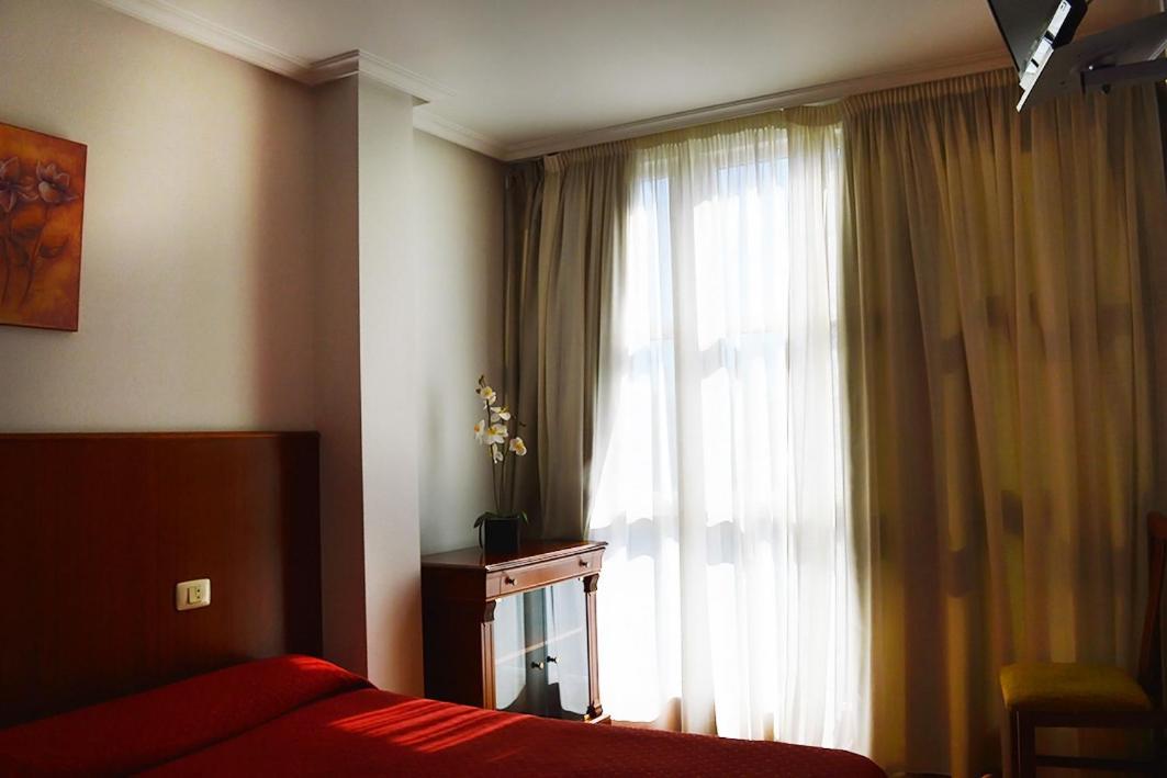 Hotel Os Caracoles Pereiro de Aguiar エクステリア 写真