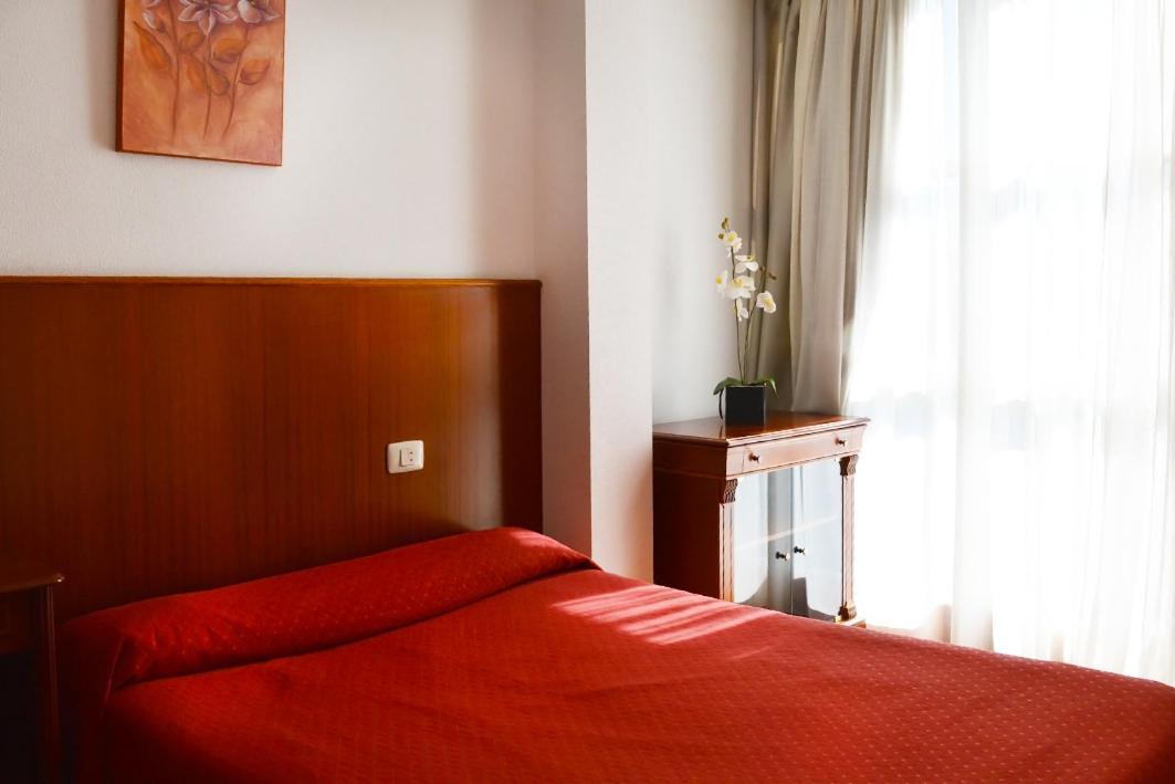 Hotel Os Caracoles Pereiro de Aguiar エクステリア 写真